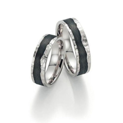 Trauringe von Fischer in Weißgold mit Carbon.